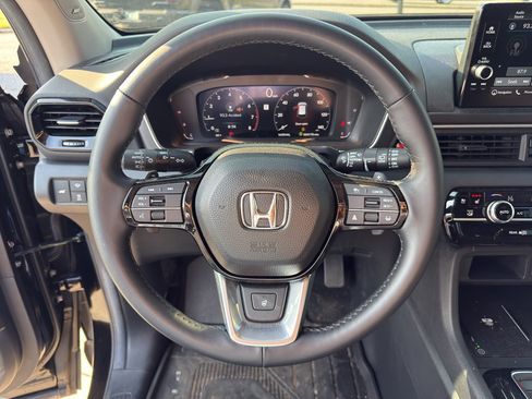 Used 2025 Honda Pilot Elite image 16