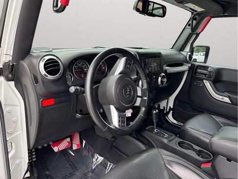 Used 2016 Jeep Wrangler Unlimited Rubicon AWD/4WD image 6
