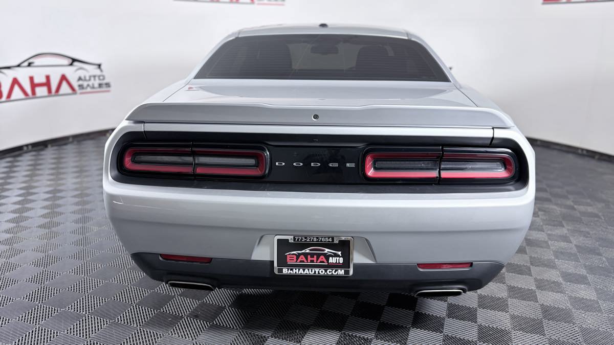 Used 2022 Dodge Challenger SXT RWD image 6