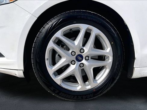 Used 2016 Ford Fusion SE w/ Equipment Group 202A FWD image 9