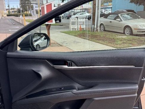 Used 2018 Toyota Camry LE FWD image 13