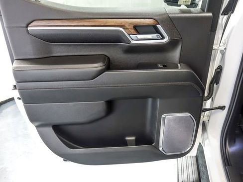 Certified 2022 Chevrolet Silverado 1500 High Country w/ High Country Premium Package AWD/4WD image 29