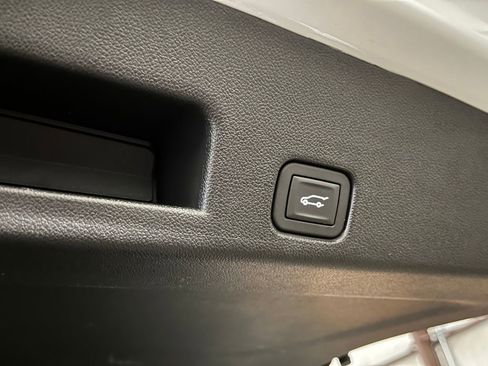 Used 2025 GMC Acadia Elevation image 14