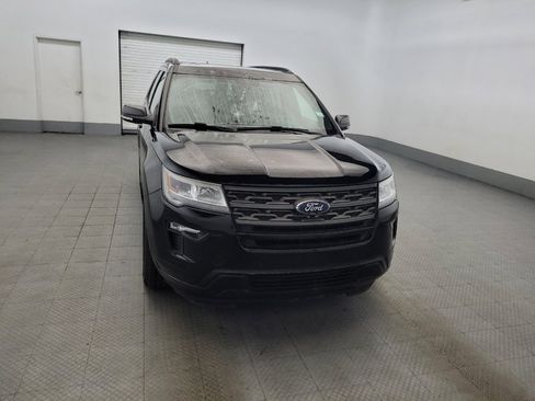Used 2018 Ford Explorer XLT w/ Equipment Group 202A AWD/4WD image 14