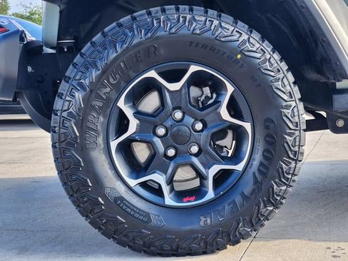 Used 2023 Jeep Wrangler Unlimited Rubicon AWD/4WD image 10