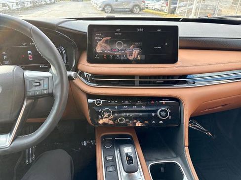 Certified 2025 INFINITI QX60 Sensory image 17