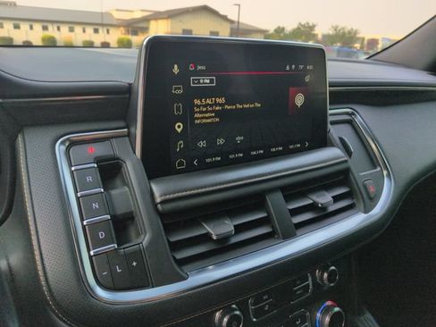 Used 2023 GMC Yukon XL AT4 w/ AT4 Premium Plus Package AWD/4WD image 16