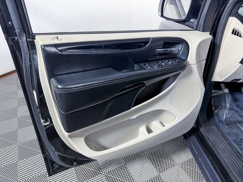 Used 2019 Dodge Grand Caravan SXT FWD image 36