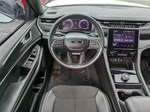 Certified 2024 Jeep Grand Cherokee Altitude image 12