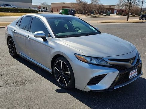 Used 2019 Toyota Camry XSE image 6