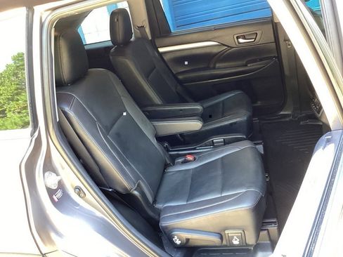 Used 2019 Toyota Highlander XLE image 35
