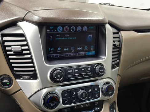 Used 2020 GMC Yukon XL SLT w/ Open Road Package AWD/4WD image 8
