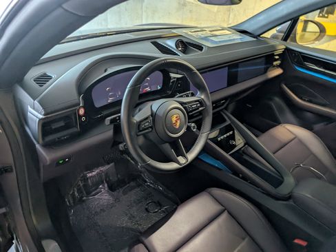 Used 2025 Porsche Macan Electric image 4