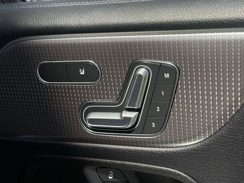 Used 2022 Mercedes-Benz GLB 250 image 29