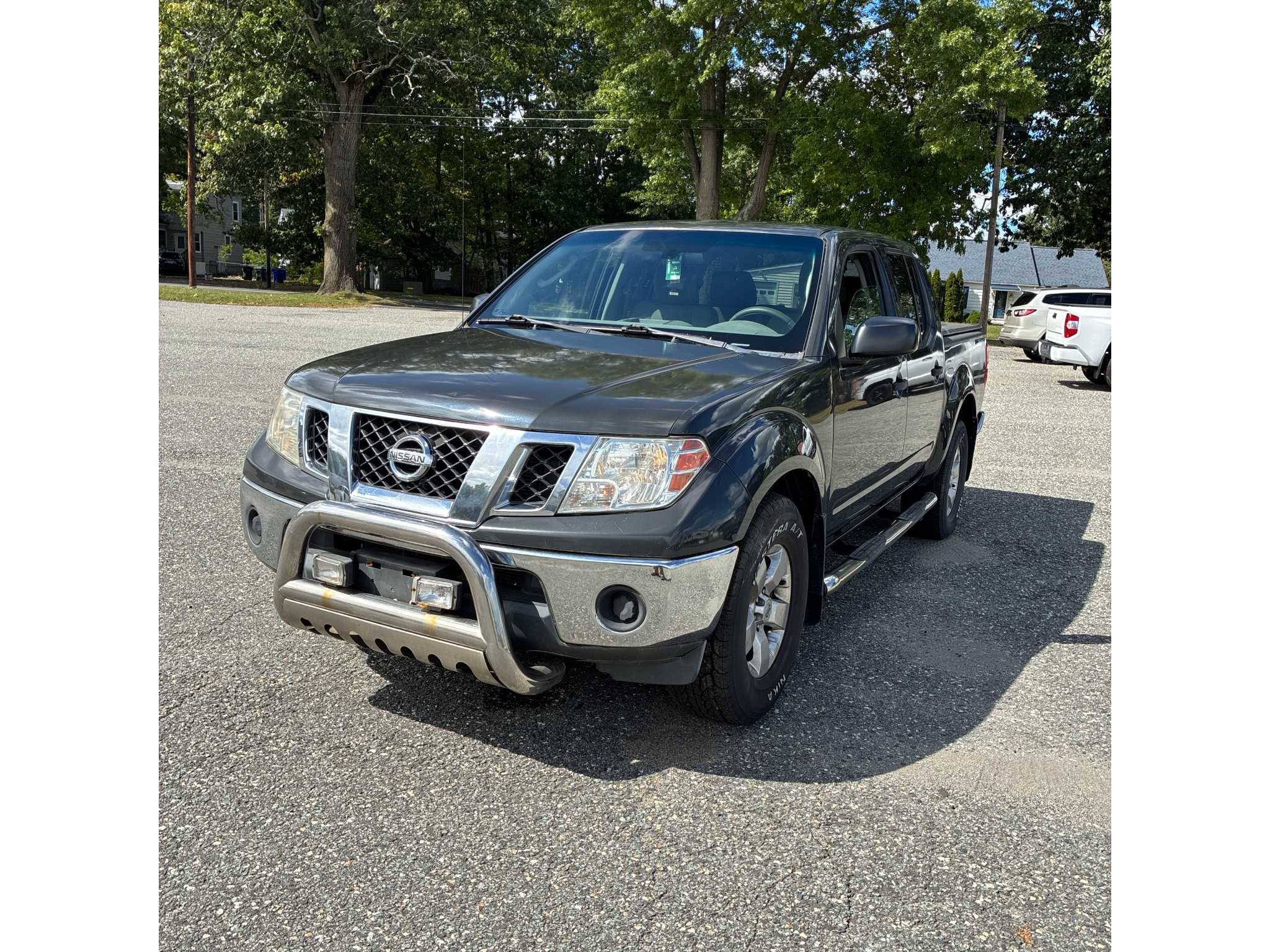 Used 2010 Nissan Frontier SE AWD/4WD image 2