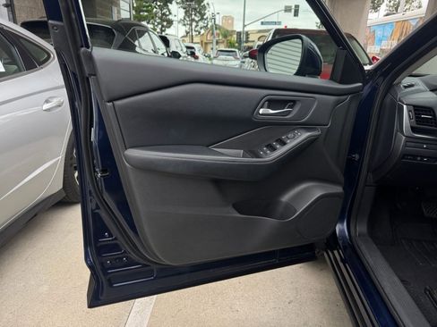 Used 2025 Nissan Rogue SV FWD image 18