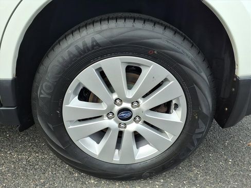 Used 2017 Subaru Outback 2.5i Premium image 15