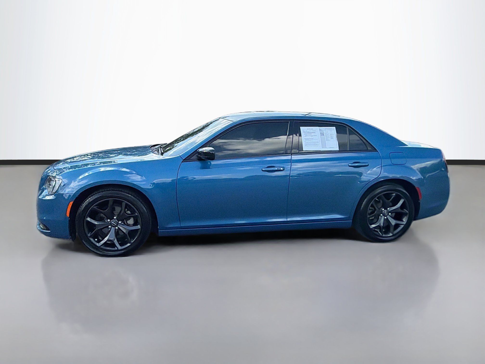 Used 2022 Chrysler 300 Touring w/ Sport Appearance Package RWD image 8