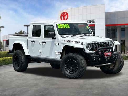Used 2021 Jeep Gladiator Rubicon AWD/4WD image 2