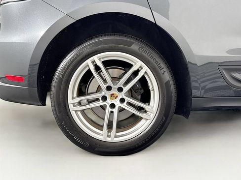 Certified 2025 Porsche Macan AWD/4WD image 33