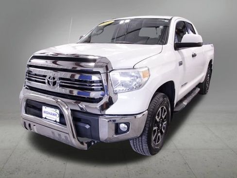 Used 2017 Toyota Tundra SR5 image 1