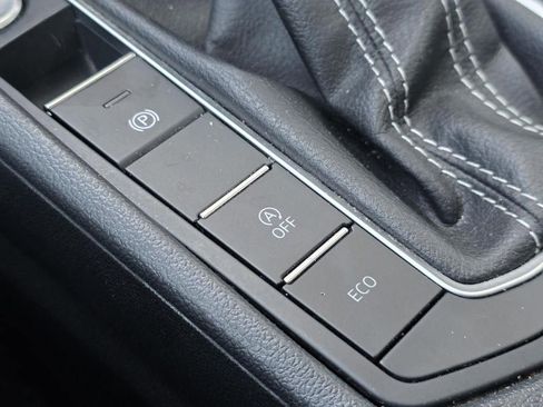 Used 2024 Volkswagen Jetta SE FWD image 19