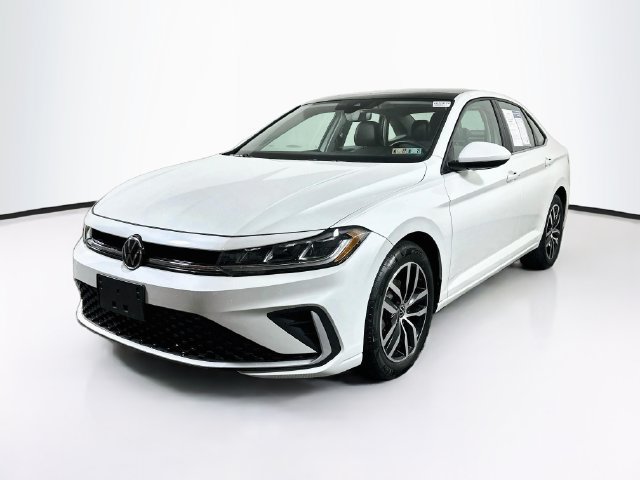 Used 2025 Volkswagen Jetta SE w/ Sunroof Package FWD image 4