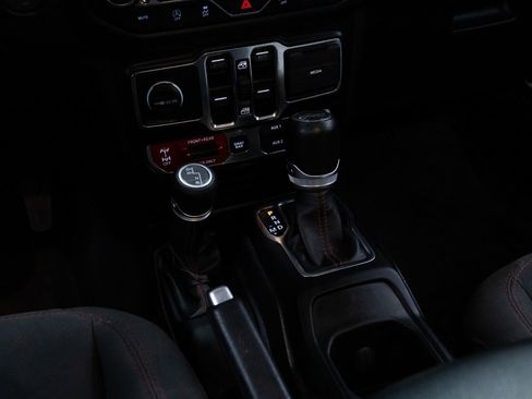 Used 2019 Jeep Wrangler Unlimited Rubicon w/ Dual Top Group AWD/4WD image 12