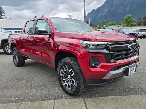 Used 2026 Chevrolet Colorado Z71 w/ Technology Package AWD/4WD image 3