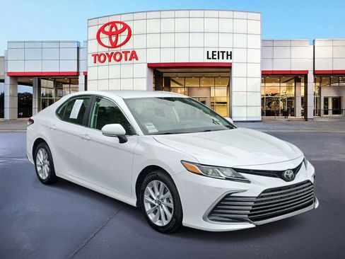 Used 2023 Toyota Camry LE image 3