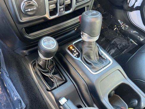 Used 2023 Jeep Wrangler Sahara image 28