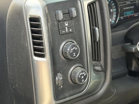 Used 2017 Chevrolet Silverado 1500 LT w/ LT Convenience Package AWD/4WD image 7