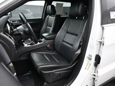 Used 2019 Jeep Grand Cherokee Limited image 16