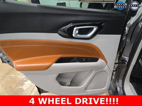 Used 2023 Jeep Compass Limited image 16