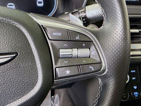 Used 2025 Genesis G70 2.5T image 15