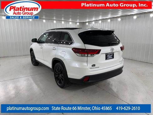 Used 2019 Toyota Highlander SE AWD/4WD image 3