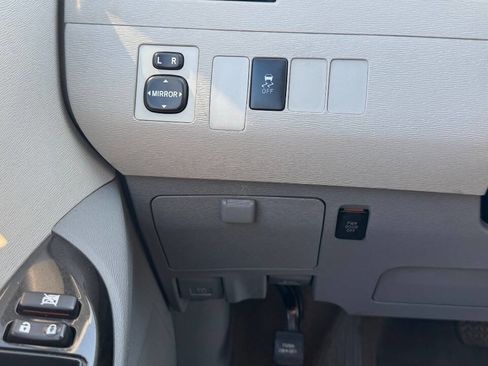 Used 2012 Toyota Sienna LE FWD image 16