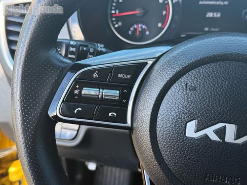 Used 2022 Kia Seltos SX w/ Sunroof Package image 16