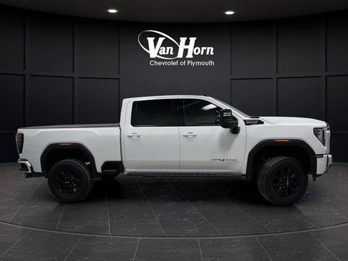 Used 2024 GMC Sierra 2500 AT4 w/ AT4 Preferred Package image 2