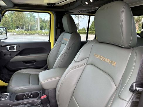 Used 2024 Jeep Gladiator Mojave w/ Technology Group image 31