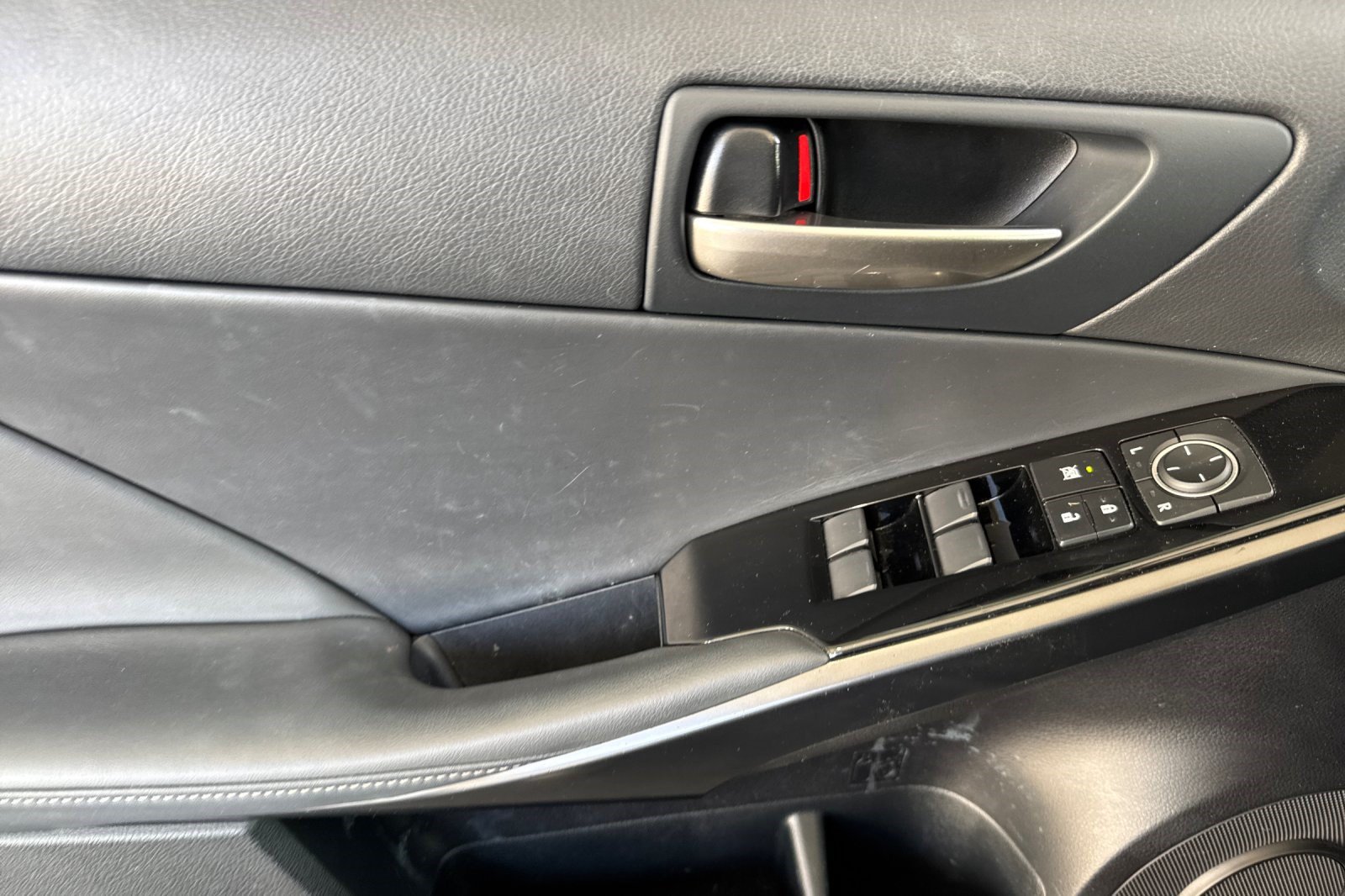 Used 2023 Lexus IS 300 w/ Comfort Package RWD image 12