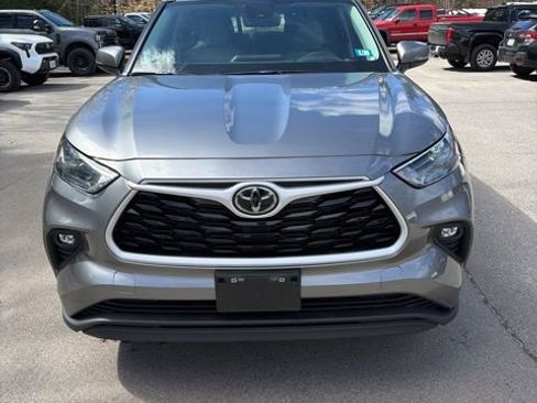 Used 2026 Toyota Highlander XLE image 2