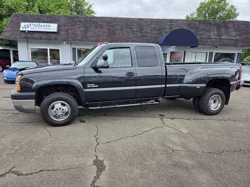 Used 2004 Chevrolet Silverado 3500 2WD Extended Cab w/ Heavy-Duty Power Package image 3