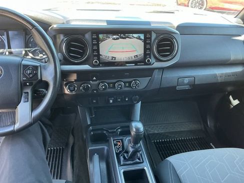 Certified 2020 Toyota Tacoma TRD Off-Road AWD/4WD image 21