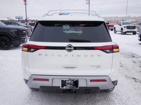 Used 2024 Nissan Pathfinder Platinum image 6