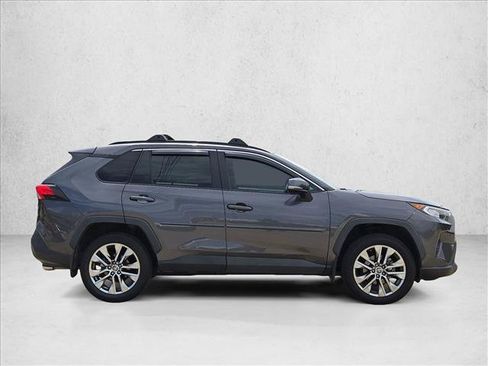 Used 2021 Toyota RAV4 XLE Premium FWD image 4