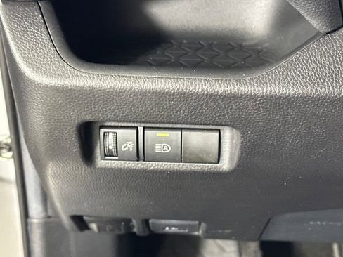 Used 2021 Toyota RAV4 LE image 19