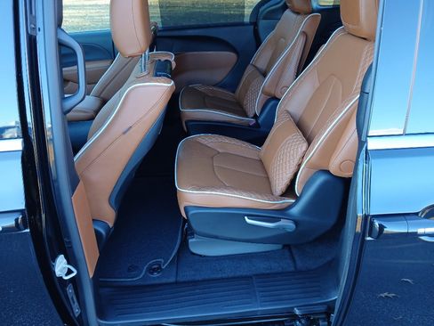 Certified 2024 Chrysler Pacifica Pinnacle image 25