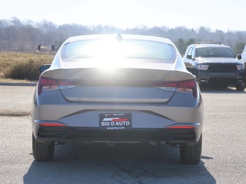 Used 2023 Hyundai Elantra SE FWD image 10