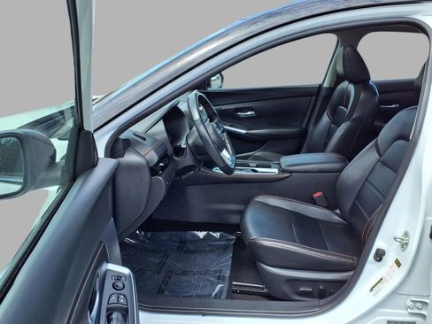 Used 2023 Nissan Sentra SR w/ SR Premium Package FWD image 23
